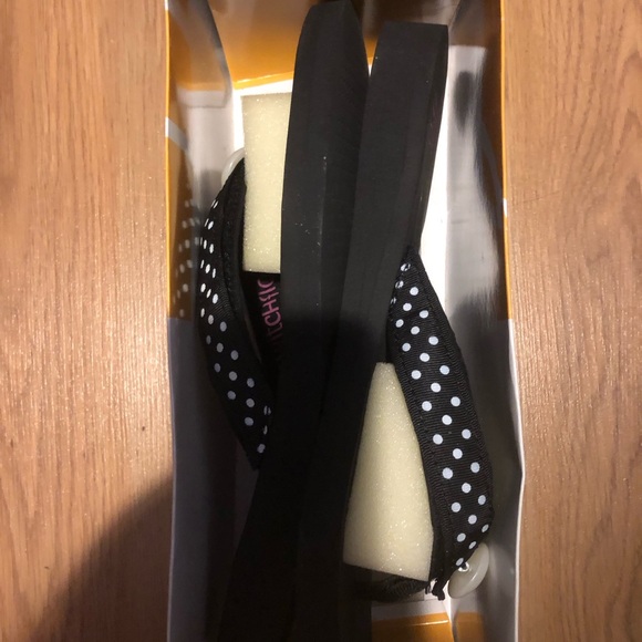 Black Polka Dot Women's Flip Flops (Switch Flops brand) - Picture 5 of 7
